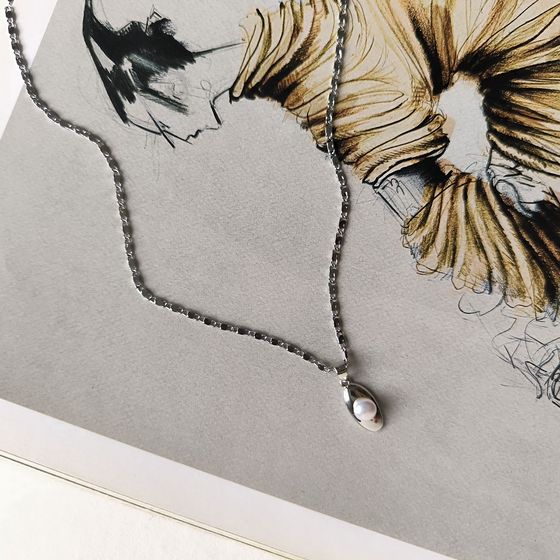 Silver pendant with pearls