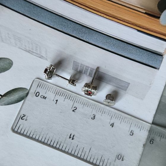 Срібні сережки з гранатом 0.845ct, фіанітами