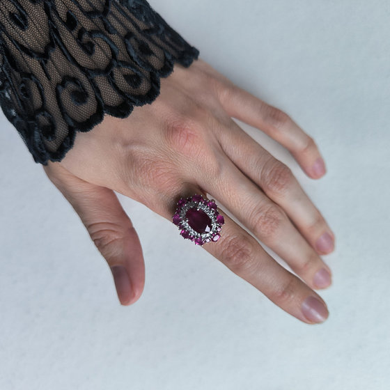 Серебряное кольцо с рубином, фианитами