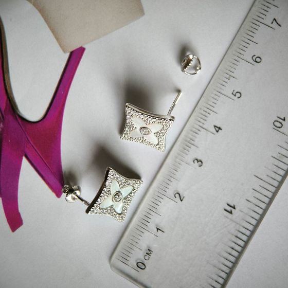 Срібні сережки з фіанітами, перламутром