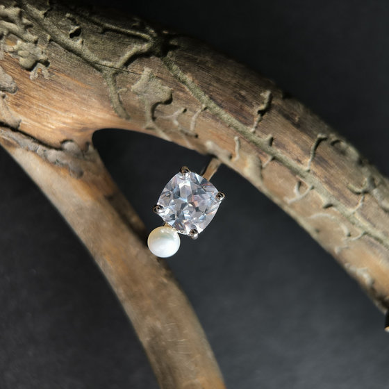 Silver ring with pearls and cubic zirconia