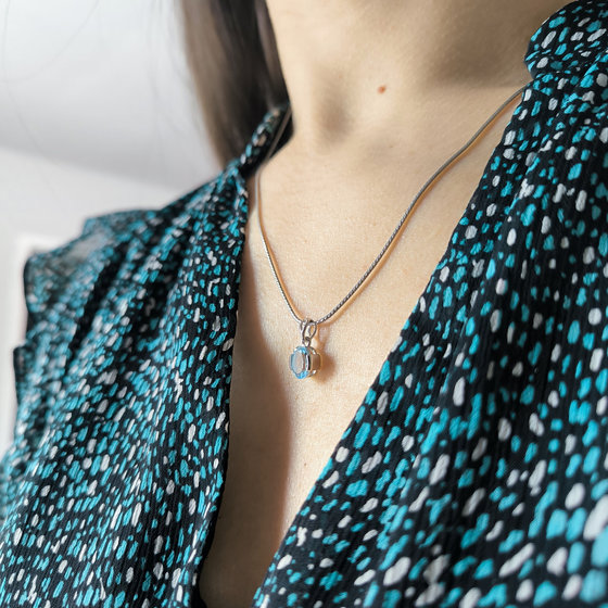 Срібна підвіска з топазом 1,442 карата