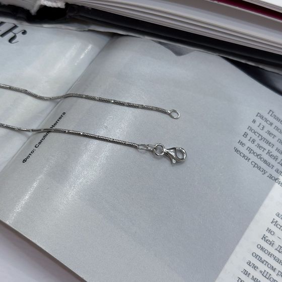 Silver chain without stones