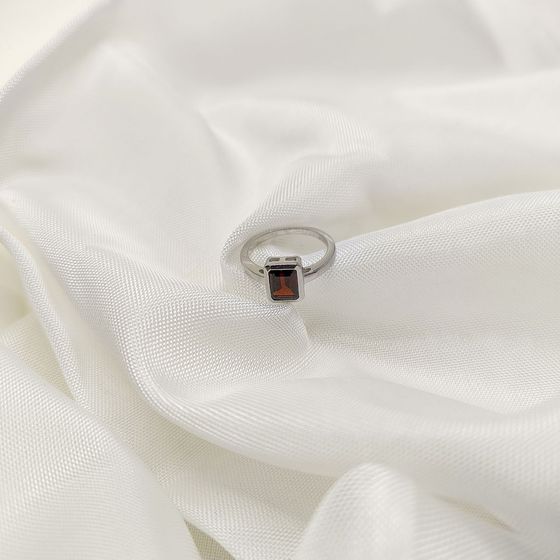 Серебряное кольцо с гранатом 2.017ct