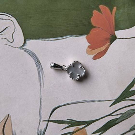 Silver pendant with mother-of-pearl
