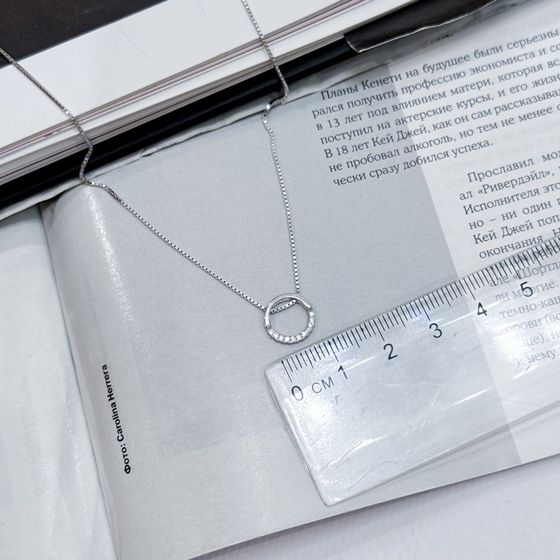 Silver necklace with phianites