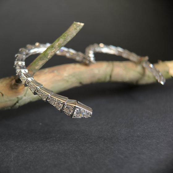 Silver bracelet with phianites