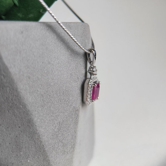 Срібна підвіска з рубіном 1.871ct, фіанітами