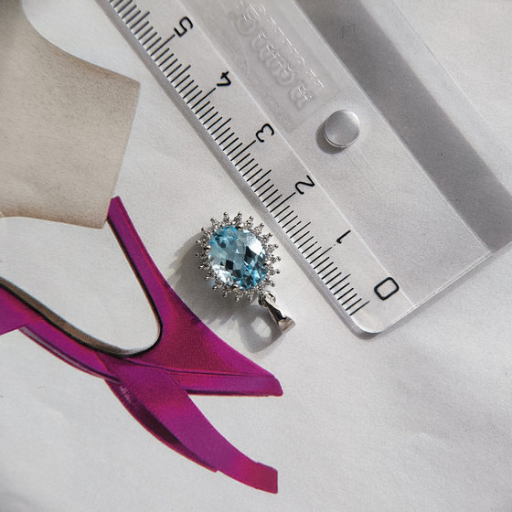 Срібна підвіска з топазом 3.265ct, фіанітами