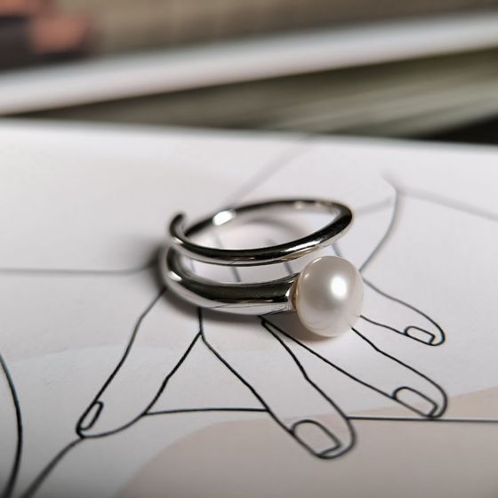 Silver ring with pearls