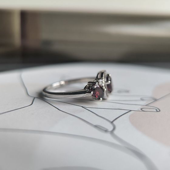 Срібна каблучка з гранатом 1.633ct