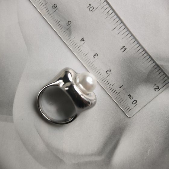 Silver ring with pearls