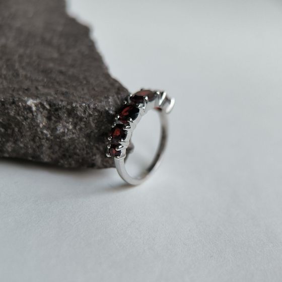 Серебряное кольцо с гранатом 2.925ct