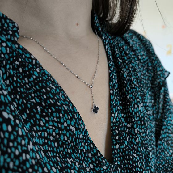 Silver necklace with onyx