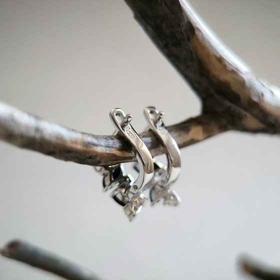 Silver earrings with 2.15ct sapphire, cubic zirconia