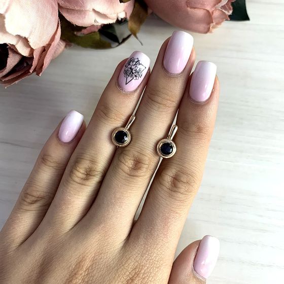 Золотые серьги с сапфиром