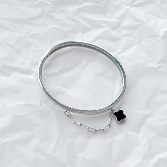 Silver bracelet with onyx