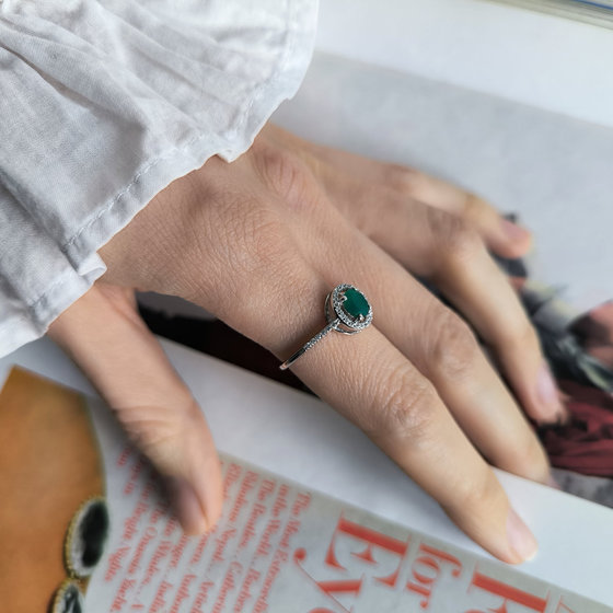 Silver ring with 1.134 ct agate and cubic zirconia