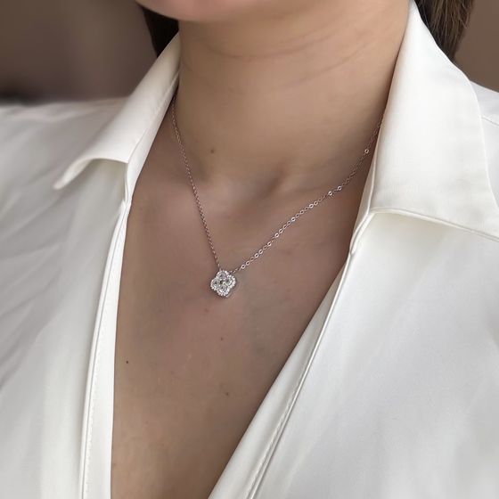 Silver necklace with phianites