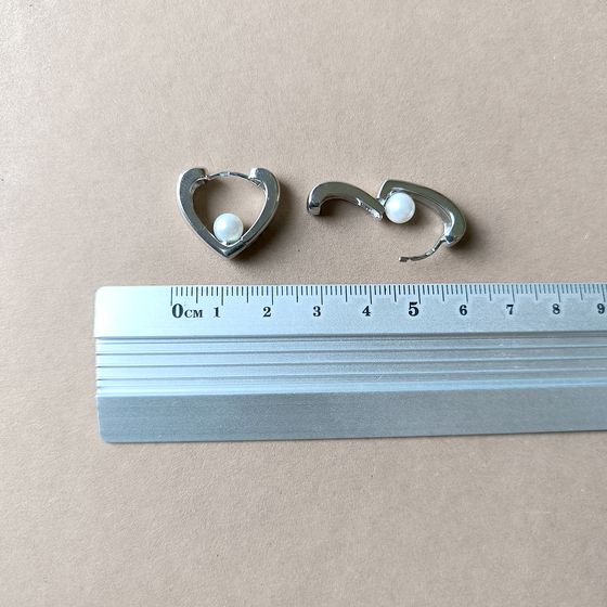 Срібні сережки з перлами