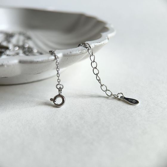 Серебряное колье без камней