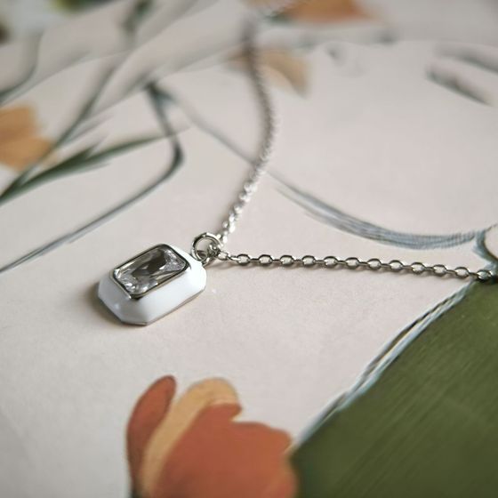 Silver necklace with phianites, semallu