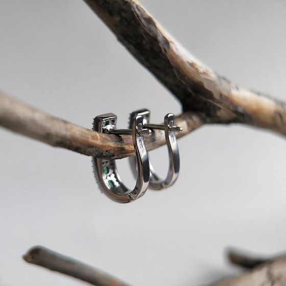Silver earrings with emerald nano 1.102ct