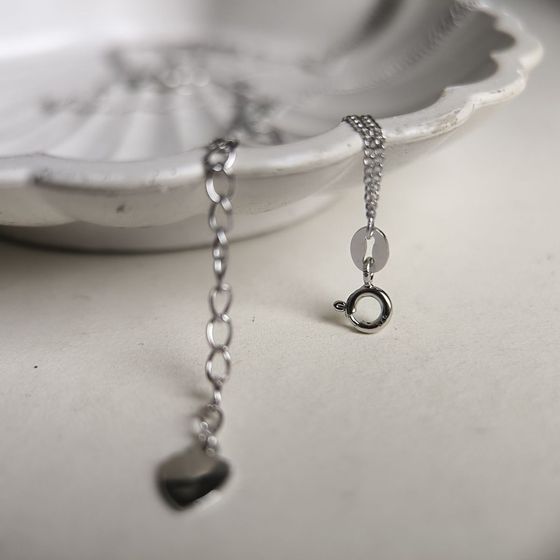 Silver necklace with phianites