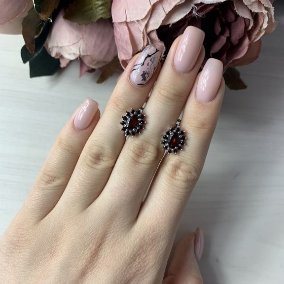 Silver earrings with garnet (2.925 carats)