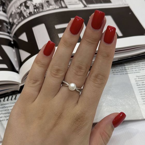 Срібна каблучка з перлами, фіанітами