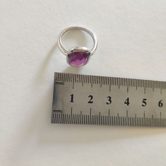 Silver ring with an 8.6-carat alexandrite