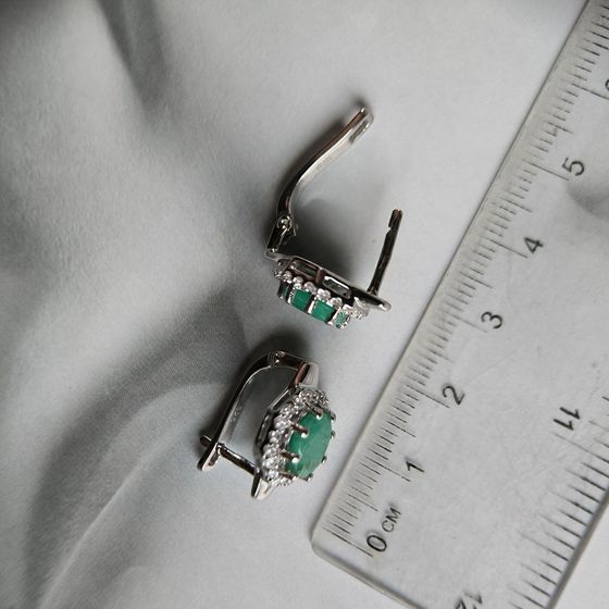 Срібні сережки зі смарагдом, фіанітами