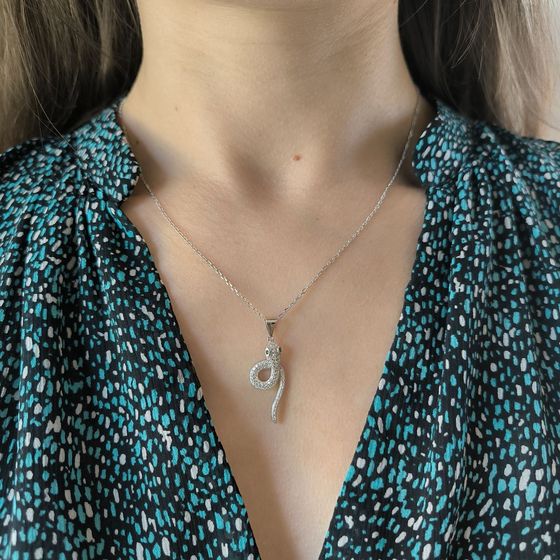 Silver necklace with phianites