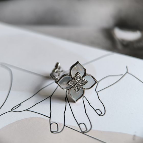 Silver ring with mother-of-pearl, phyanites