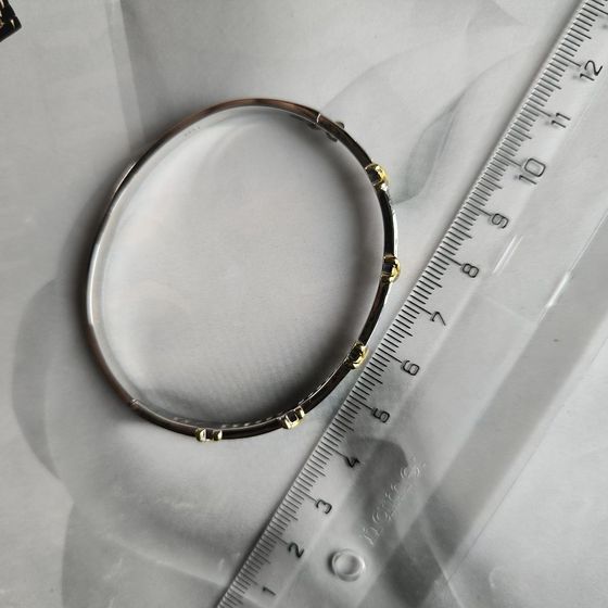 Silver bracelet with phianites