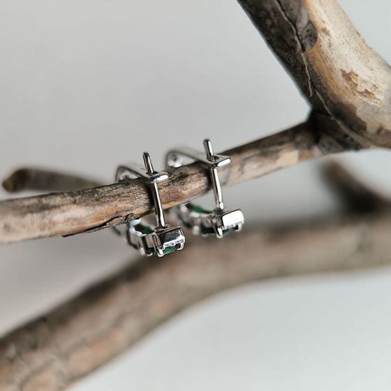 Срібні сережки зі смарагдом nano 2,114 карата