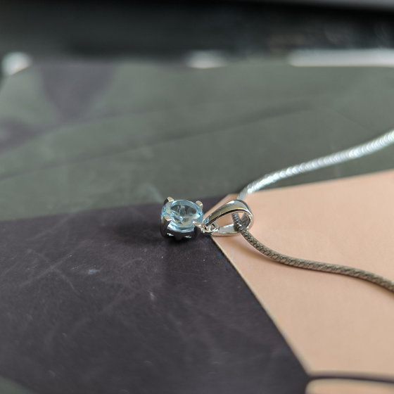 Серебряная подвеска с топазом 0.54ct