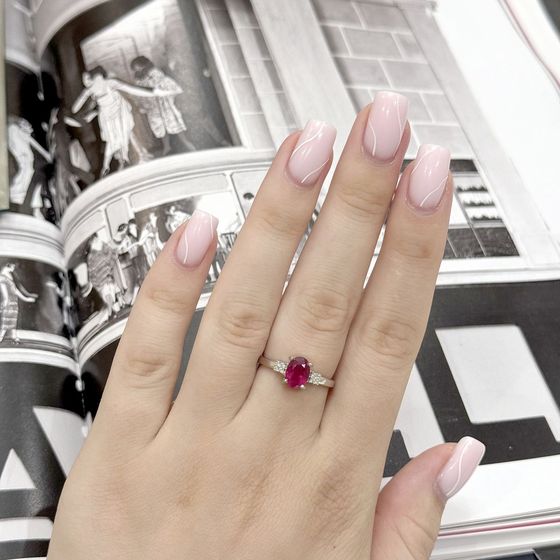 Sterling silver ring with 1.92ct ruby, diamonds