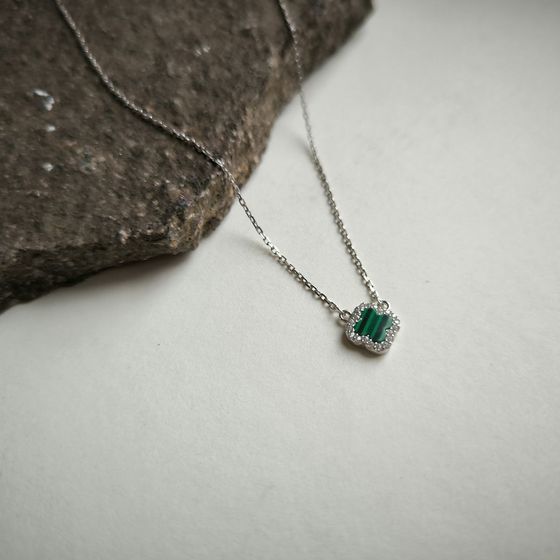 Silver necklace with malachite, phianites