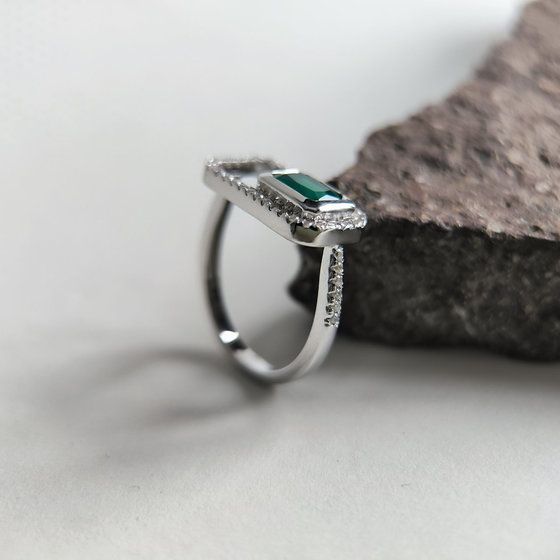 Silver ring with agate 1.428ct, cubic zirconia