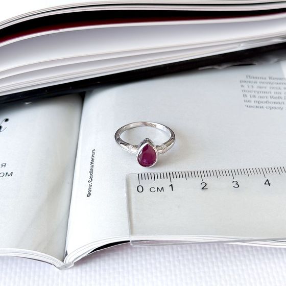 Срібна каблучка з рубіном 1.45ct, фіанітами