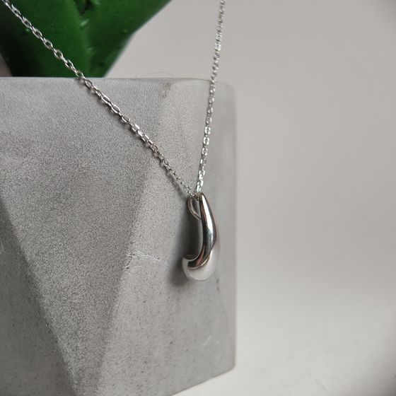 Silver necklace without stones