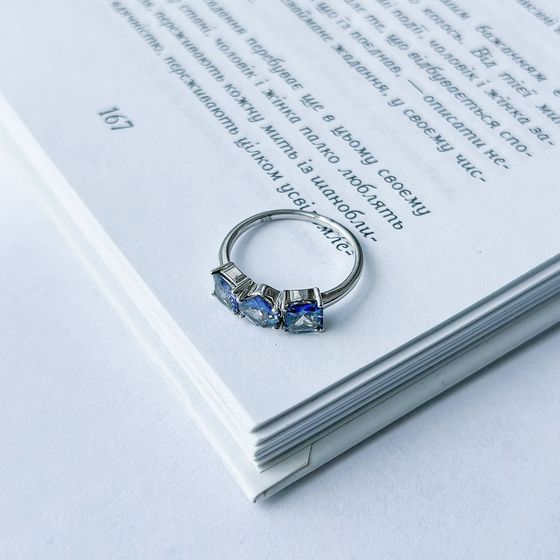 Silver ring with a 1.475-carat mystic topaz