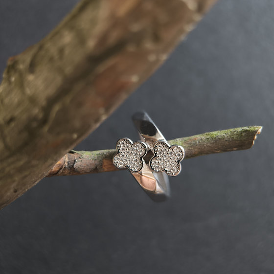 Срібна каблучка з фіанітами 0.32ct