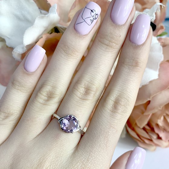 Silver ring with an amethyst