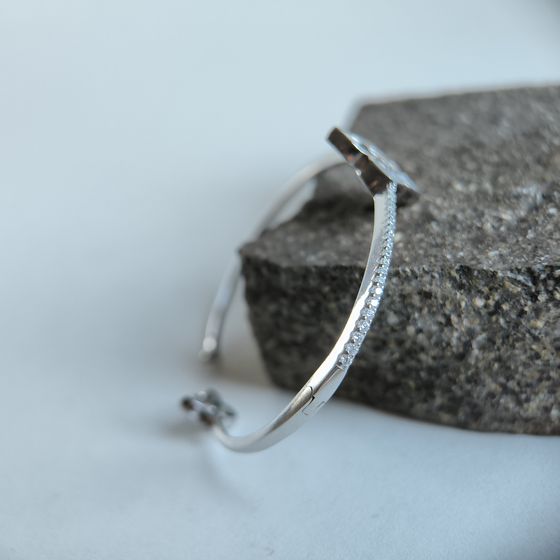 Silver bracelet with mother-of-pearl, phyanites