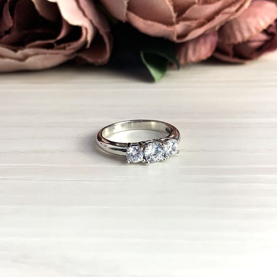 Серебряное кольцо с фианитами