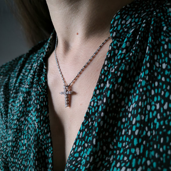 Silver pendant with cubic zirconia