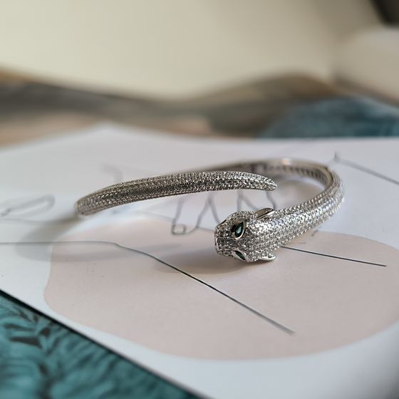 Silver bracelet with phianites