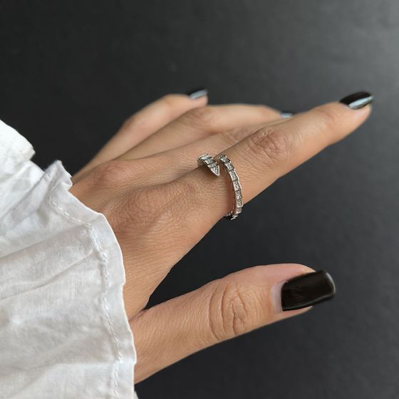 Срібна каблучка з фіанітами